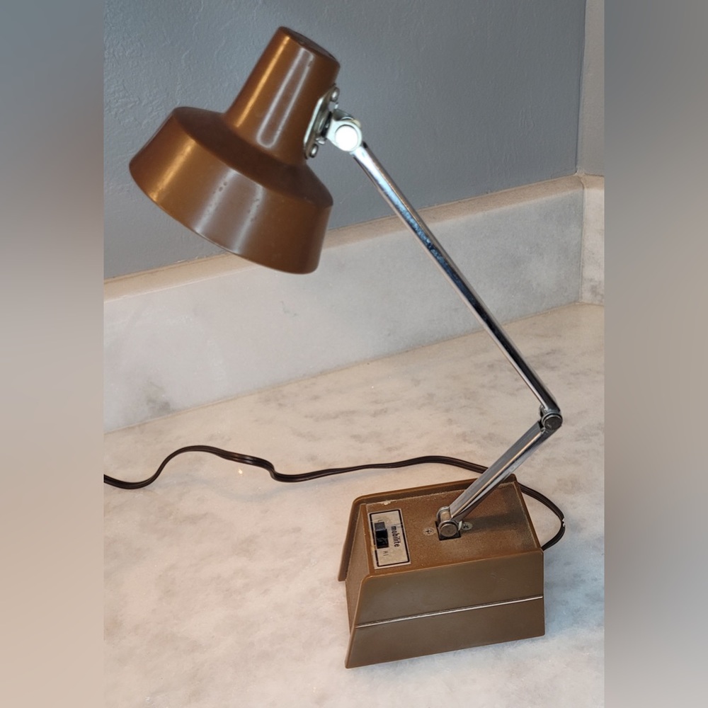 Vintage Adjustable Brown Desk Lamp - Brand Unknown